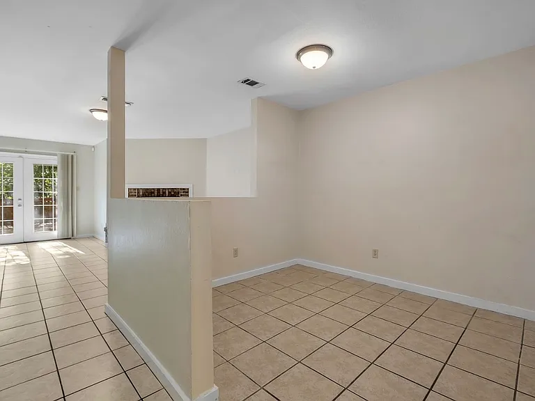 Wren Hollow Dr — Photo 11
