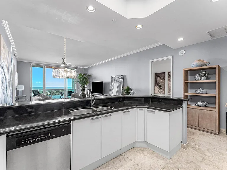 2640 Lake Shore Dr #2215 — Photo 13