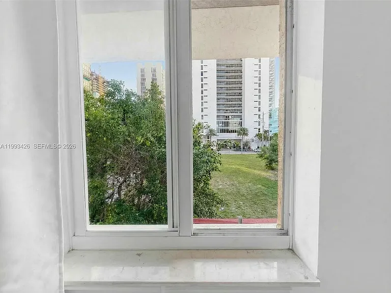 404 NE 27th St #12A — Photo 8