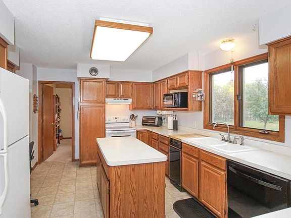4th image of 9603 Woodridge Dr