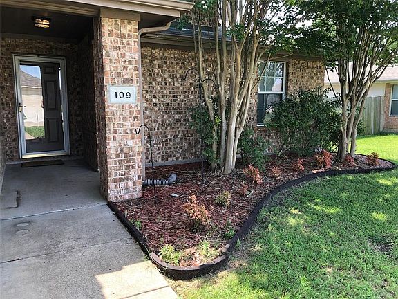 3rd image of 109 Pebble Creek Ln