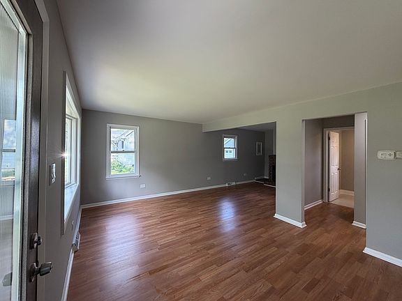 4th image of 321 Janet Ave