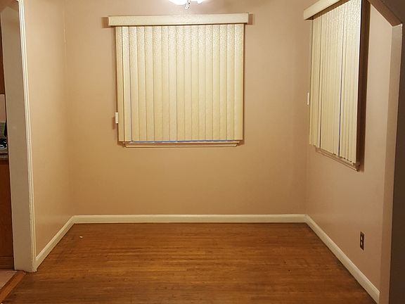 Dinning room w/ceiling fan