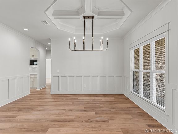 4th image of 327 Lakes Dr
