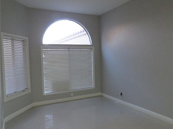 4th image of 2726 Bridgepointe Dr