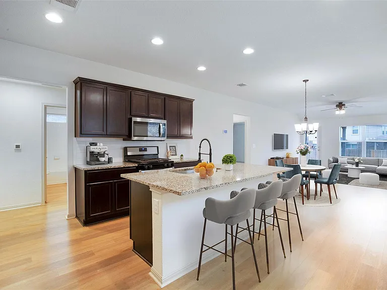 108 Frederick Dr — Photo 3
