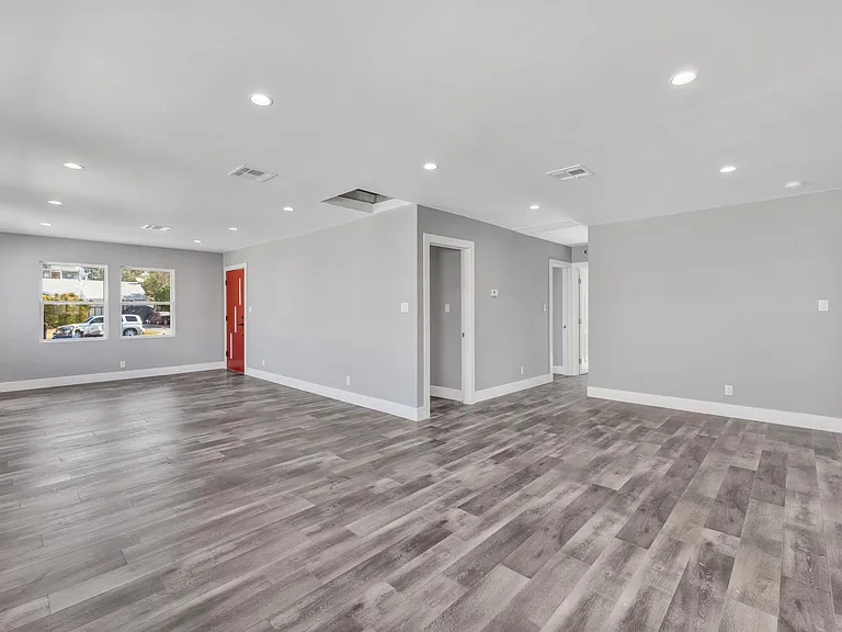 17116 Kingsbury St — Photo 5
