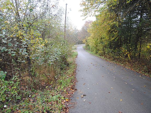 5th image of 259 Saint Clair Trl