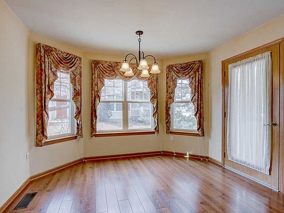 4th image of 7107 W Rawson Ave Unit 9-4