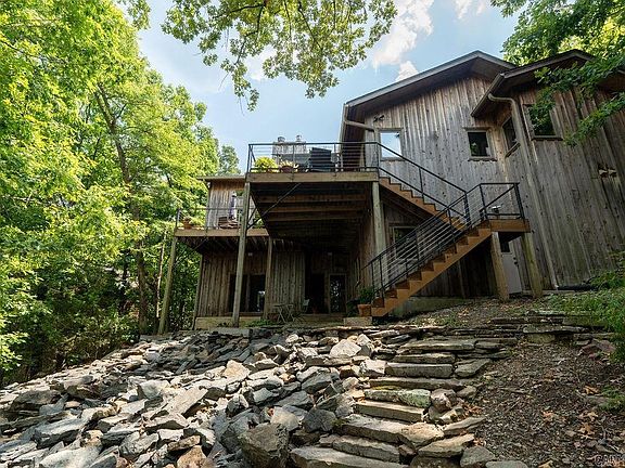 2nd image of 659 Lakefront Rd