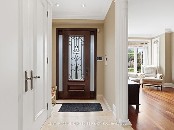 3rd image of 40 Arista Gate