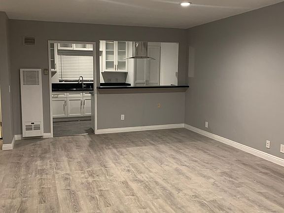 2nd image of 1105 S Barrington Ave APT 3