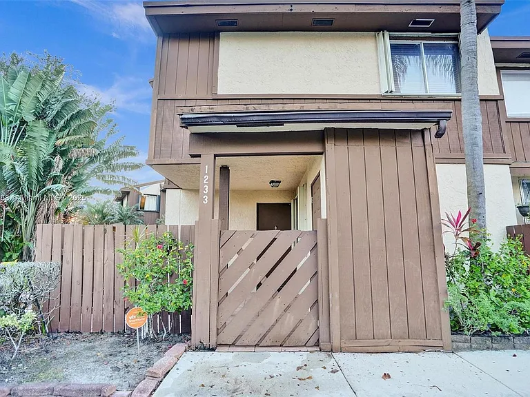 1233 Hampton Blvd — Photo 35