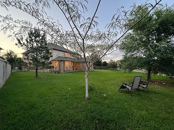 4th image of 14 Twig Corner Ct