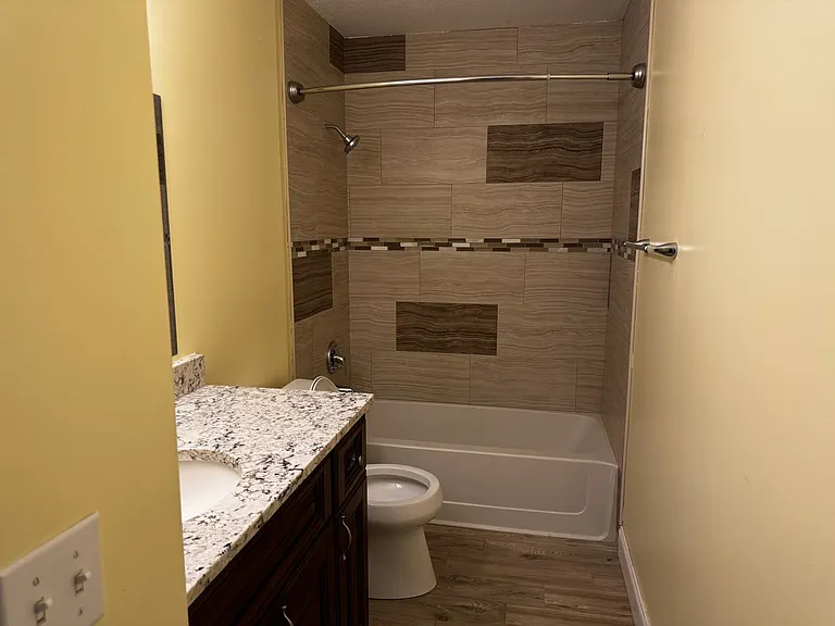 907 Lee Ct — Photo 8