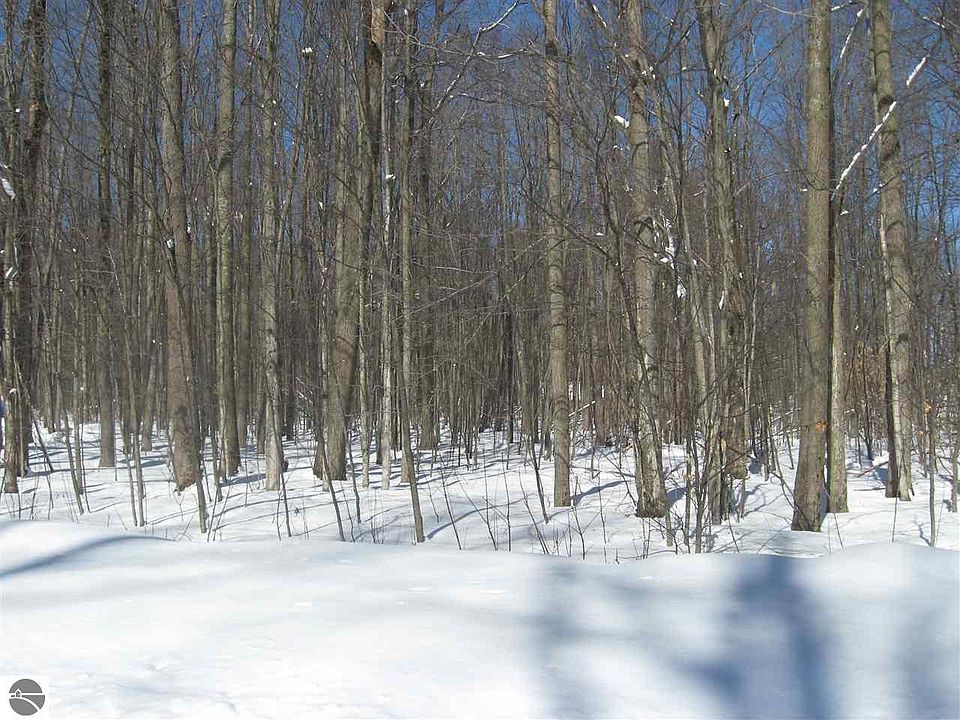 1st image of S Circle Dr NE
