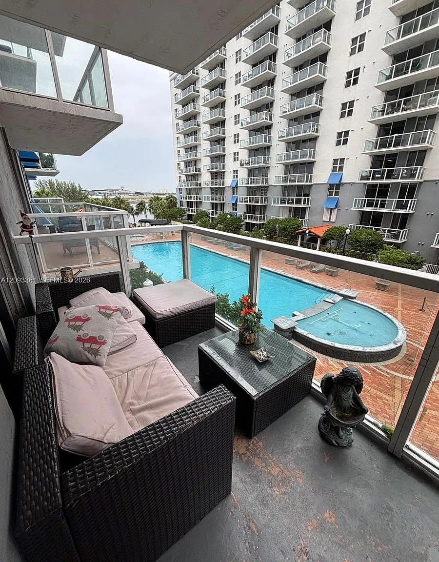 Blue Lagoon Condo — Photo 2