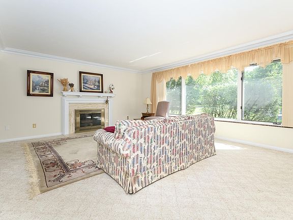 4th image of 555 N Kalamazoo Ave