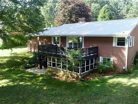 3rd image of 1513 Hawthorne Dr