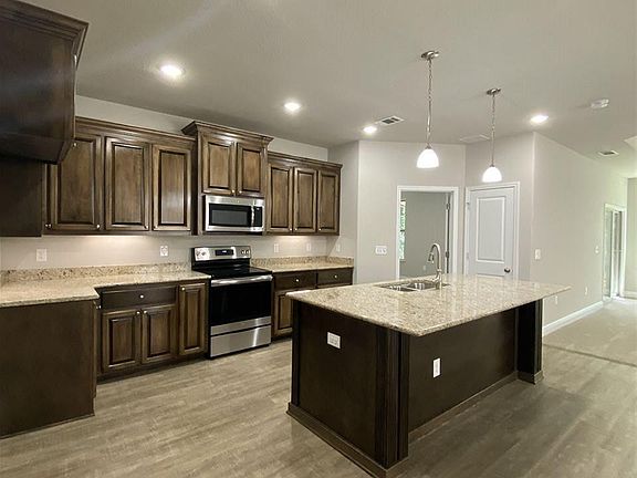 5th image of 3938 Shady Grove Dr
