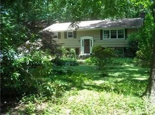 41 High Point Dr, Northford, CT 06472