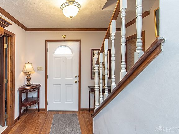 3rd image of 471 Roselake Dr