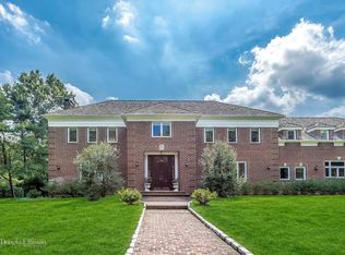 6 Bel Air Ct, Oyster Bay, NY 11771