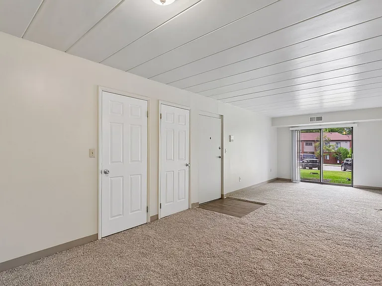 Forest Apartments — Photo 3