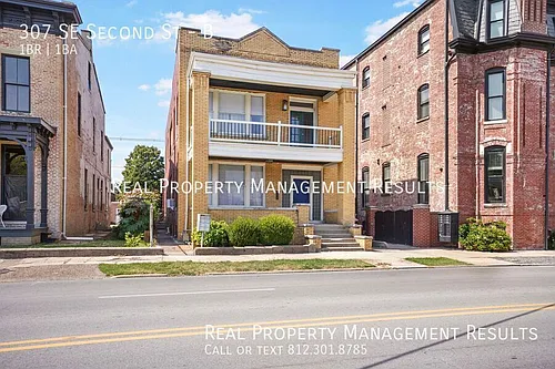 307 SE 2nd St #B Photo 1