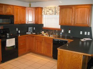 885 S Cemetery Rd, Tuttle, OK 73089