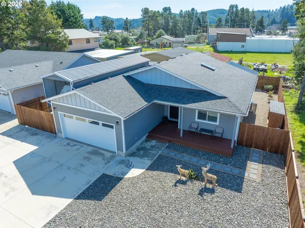 829 Jacobson Way, Lakeside, OR 97449