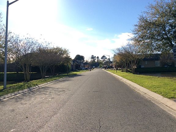 5th image of 304 Oak Brook Blvd