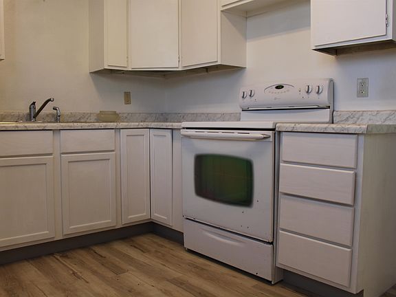 4th image of 303 E 3rd St