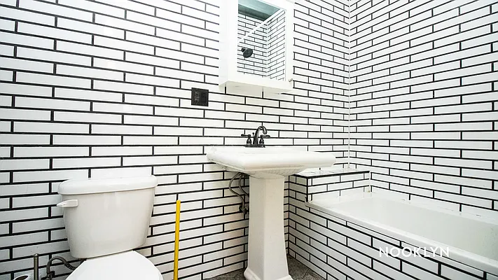 Rented by Nooklyn NYC LLC | media 31