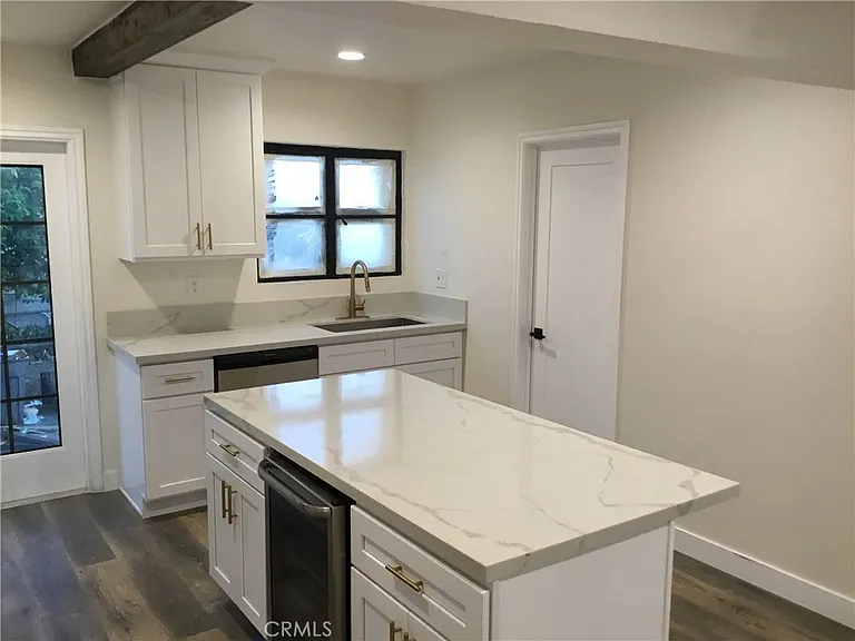 1574 N Orange Grove Ave — Photo 12