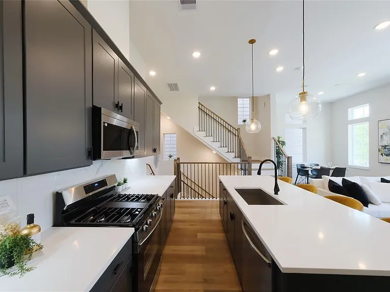 1806 Line St — Photo 4