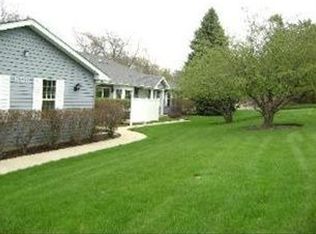 608 Waters Edge Dr APT C, McHenry, IL 60050