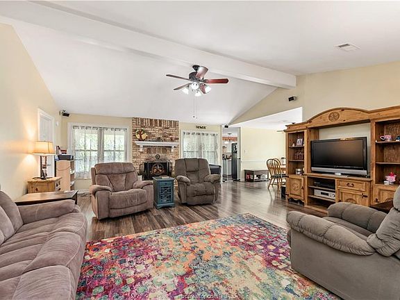 2nd image of 3413 Oak Hollow Dr