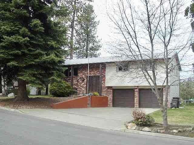 1st image of 1823 E 54th Ave