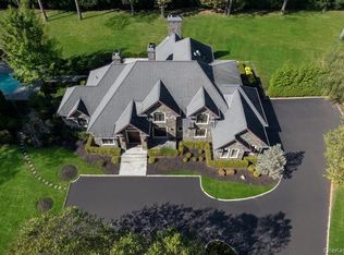11 Victorian Ln, Brookville, NY 11545