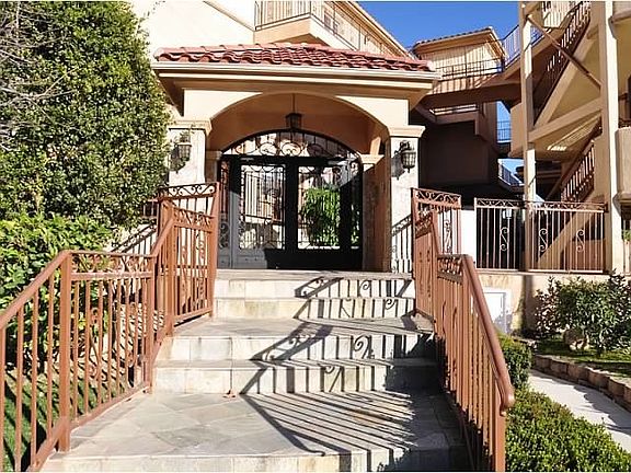 2nd image of 4110 La Crescenta Ave APT 113