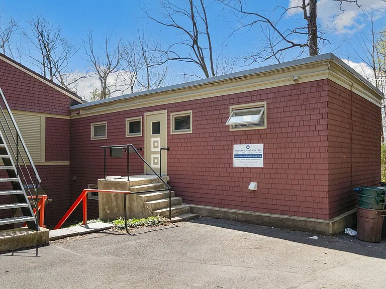 504 Stewart Ave — Photo 11