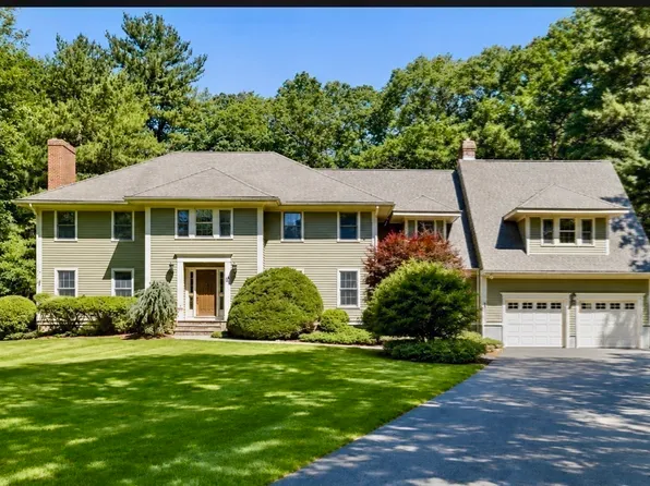 10 Donnelly Dr, Medfield, MA 02052