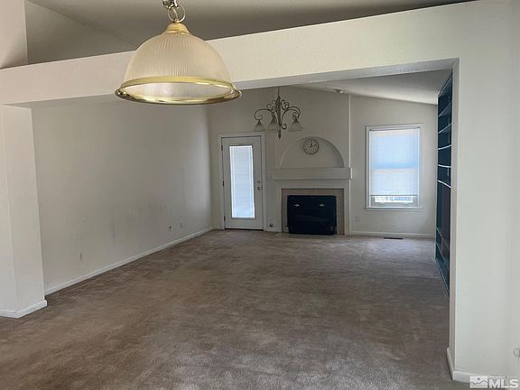 3rd image of 443 Chateau Dr