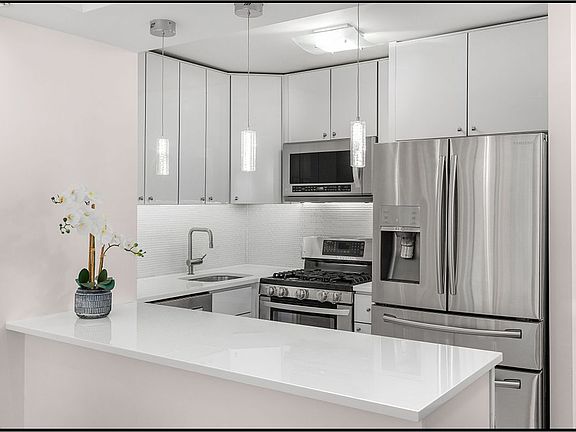 5th image of 200 W 79th St #8AB