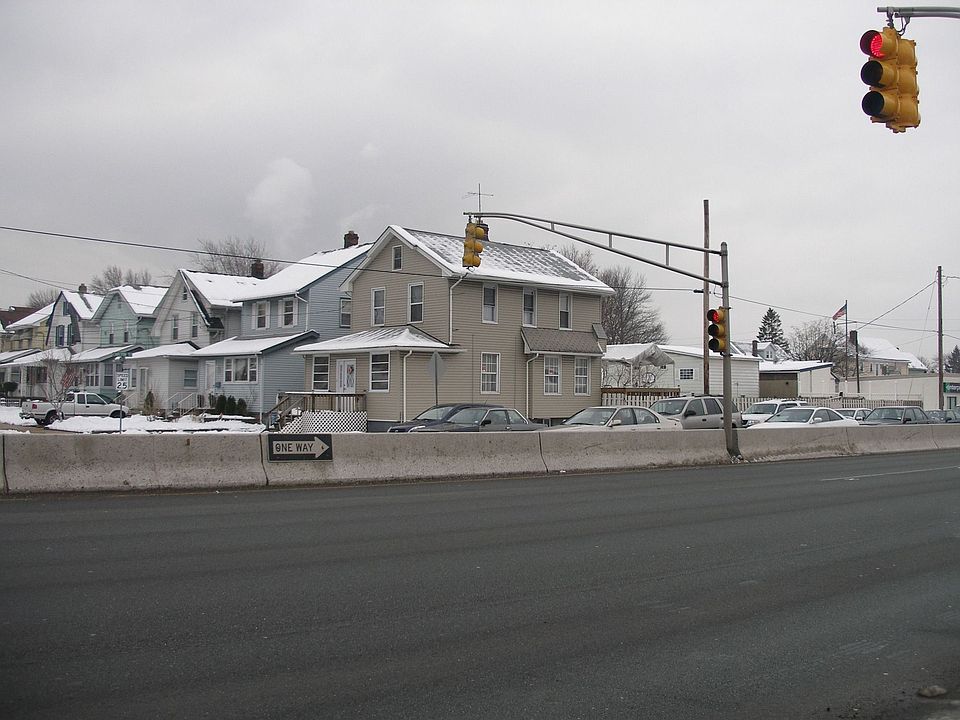 2nd image of 862 Myrtle St