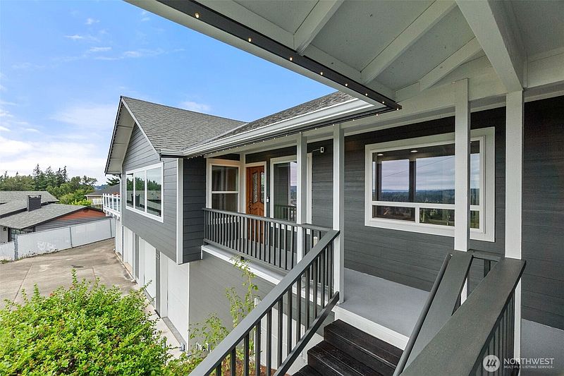 4th image of 2025 5th Street SE