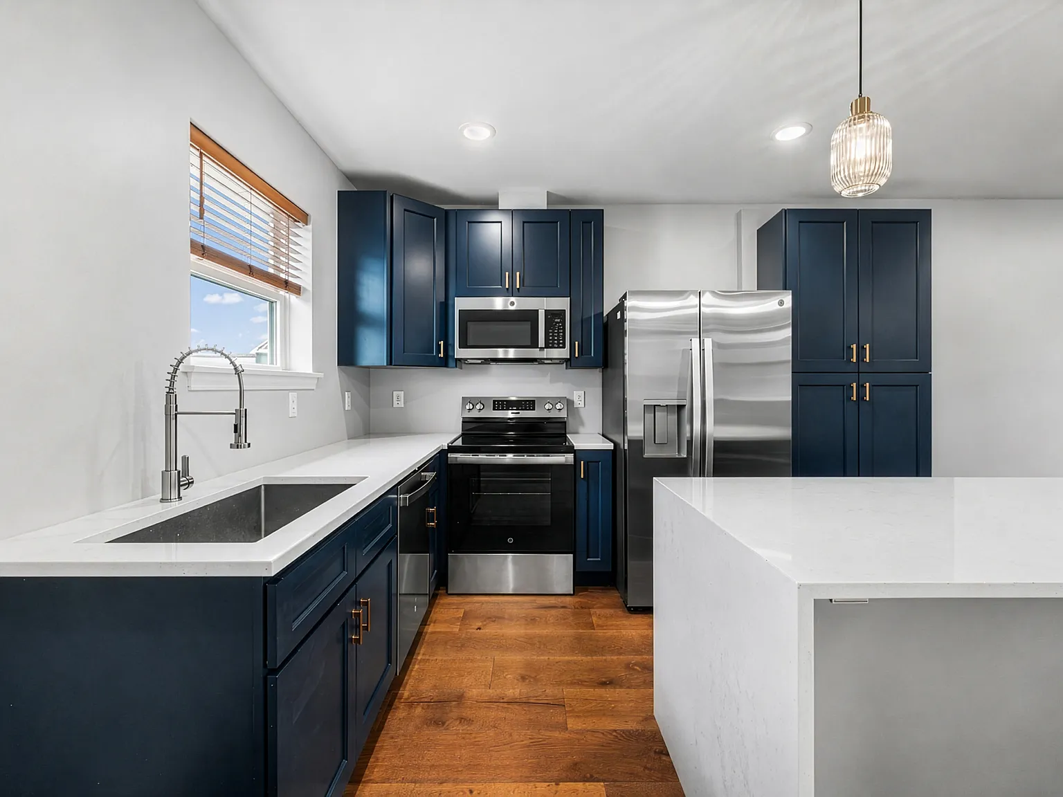 2 bed, 1264 sqft, $2,595 — Photo 3