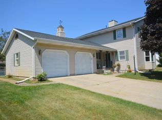 54871 Luan Dr, Osceola, IN 46561