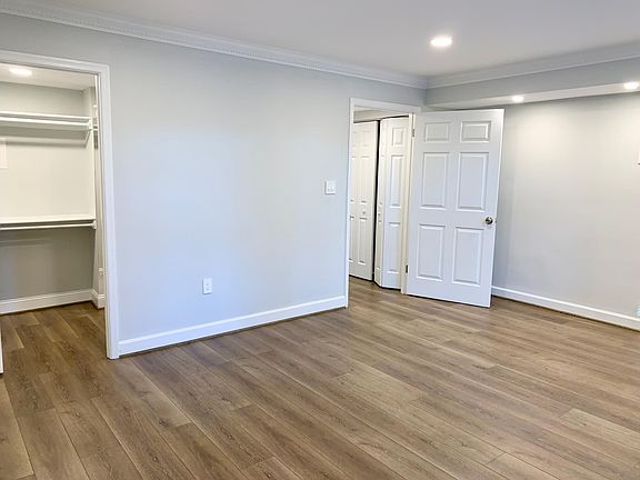 Large bedroom, with a large walk-in closet!
